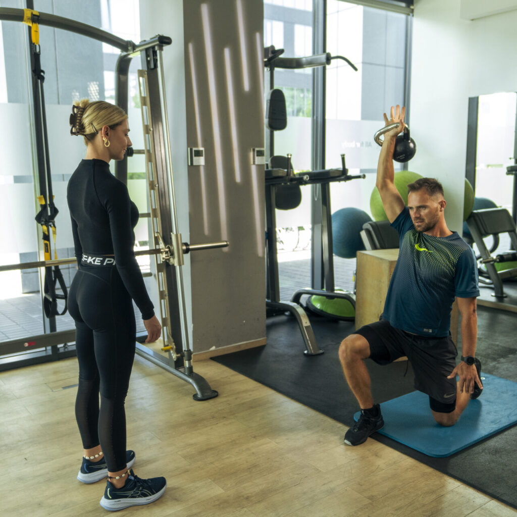 treningi personalne Bronowice Kraków – trener z podopiecznym